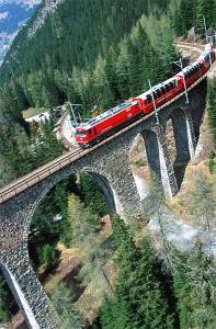 Xtrallusion photo library of independent, self-guided walking and sightseeing holidays in Italy. Pictures, images, photos and photographs taken along the way of this 1-day walking itinerary, to give you a visual impression of the day's walk.